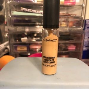 MAC PRO LONGWEAR CONCEALER SHADE NC20